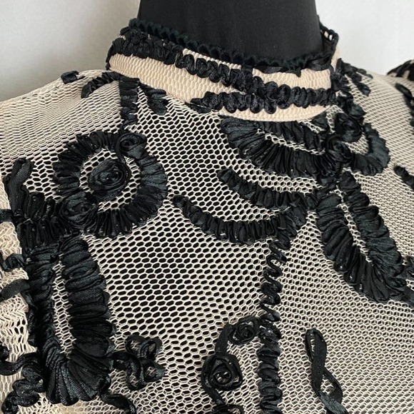 dRA Los Angeles Womens Floral Embroidered Tulle Top Small Ruffle Sleeve - Picture 5 of 13